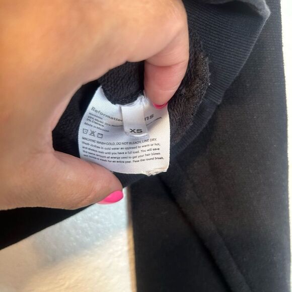 Reformation Black Cropped Top Sweatshirt - Picture 3 of 3